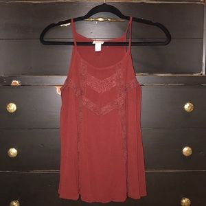 maroon tank top